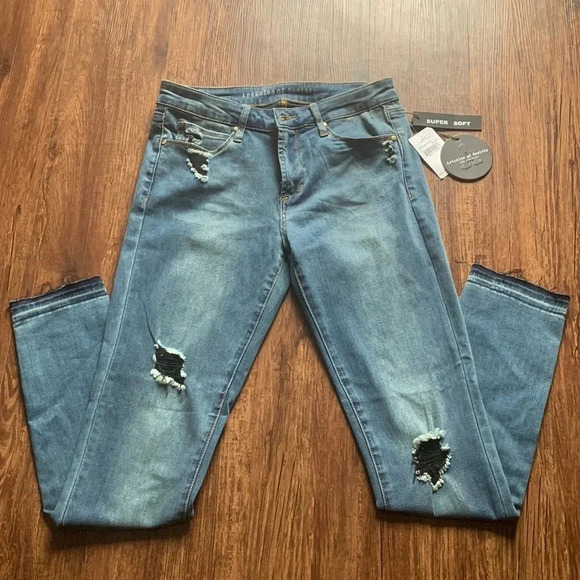 Articles of Society Women's Jeans Mason Wash New - Picture 2 of 14